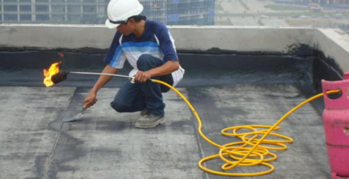 Chống thấm trần nhà bằng màng khò nóng