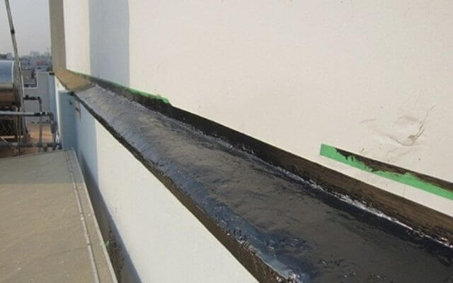 Áp dụng biện pháp chống thấm tại khe tiếp giáp giữa vách tường của 2 nhà
